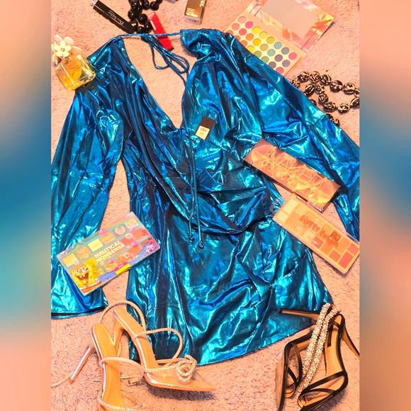 Beautiful long sleeve blue metallic mini dress size Medium - Picture 9 of 10